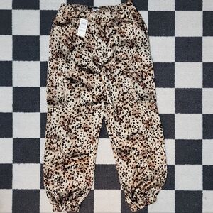NWT Bar III Leopard Print Pants With Large Side Pockets And Elastic Bottom Sz M
